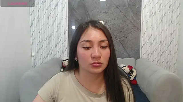 Snapshot of Ivony18_b chatting on 11.26.25 Ivony18 b online show from 11.26.25