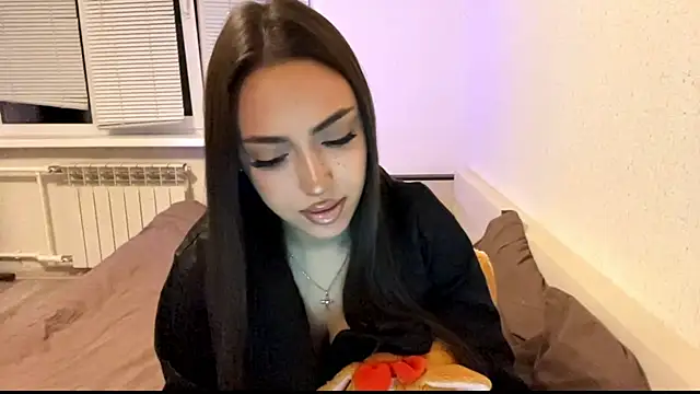 Snapshot of Leaf_Unto chatting on 11.15.25 Leaf Unto online show from 11.15.25