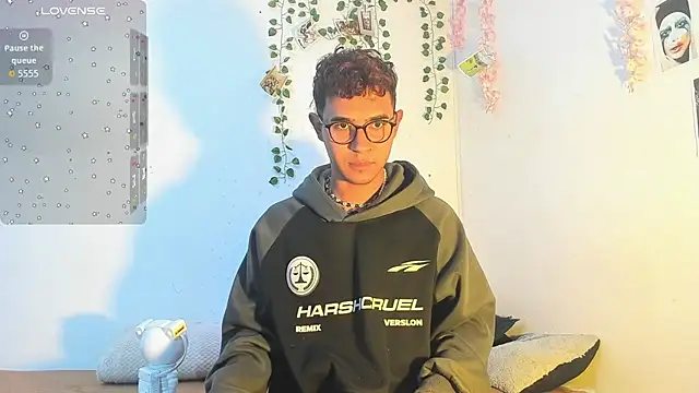 Snapshot of cute_sammy_1 chatting on 09.14.25 cute sammy 1 online show from 09.14.25