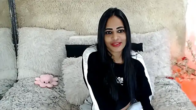 indianchic89 online show from 12.14.25