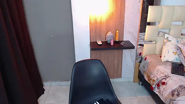 Snapshot of honeymoon_12 chatting on 09.09.25 honeymoon 12 online show from 09.09.25