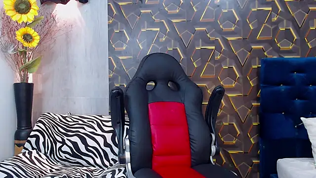 Snapshot of honeymoon_12 chatting on 11.06.25 honeymoon 12 online show from 11.06.25