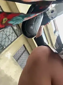 Snapshot of -Mia1 chatting on 11.04.25 -Mia1 online show from 11.04.25