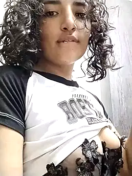 Snapshot of luna_love_xoxo chatting on 09.21.25 luna love xoxo online show from 09.21.25