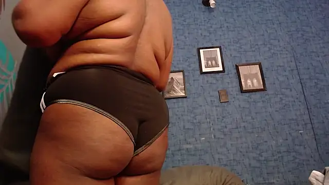 Snapshot of isabella_brown1 chatting on 11.08.25 isabella brown1 online show from 11.08.25