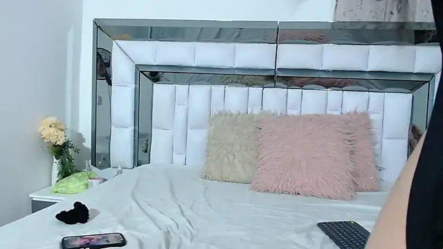 RebeccaGolden online show from 10.03.25