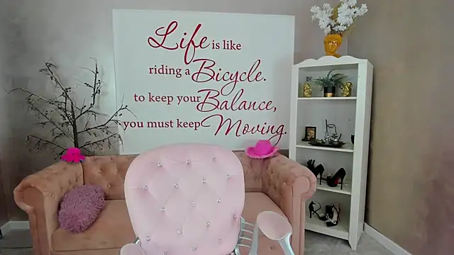 Snapshot of ReynaTheVixen chatting on 10.01.25 ReynaTheVixen online show from 10.01.25