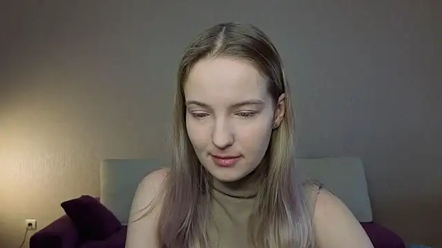 Snapshot of HongTomczak chatting on 04.30.26 HongTomczak online show from 04.30.26