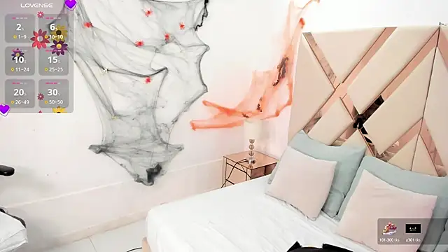 Snapshot of cloemorwen chatting on 10.17.25 cloemorwen online show from 10.17.25