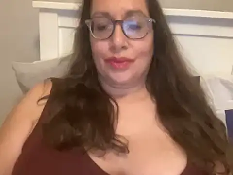 Snapshot of RosaFreya chatting on 09.22.25 RosaFreya online show from 09.22.25