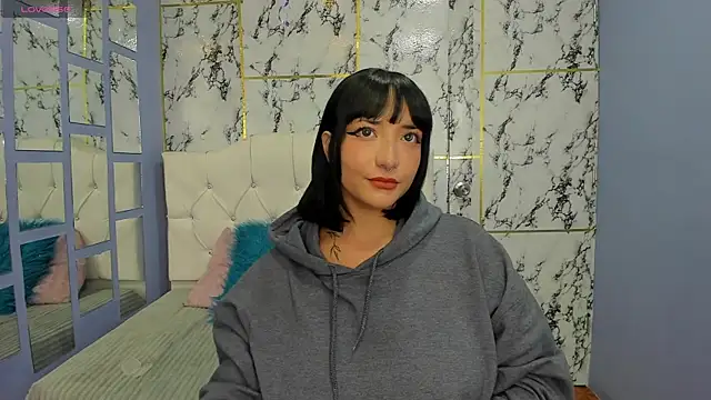 Snapshot of Itsuki_N chatting on 11.14.25 Itsuki N online show from 11.14.25