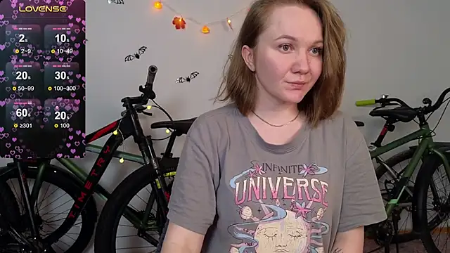 BellaMurrr online show from 10.24.25