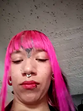 Snapshot of Meganhynde chatting on 09.11.25 Meganhynde online show from 09.11.25