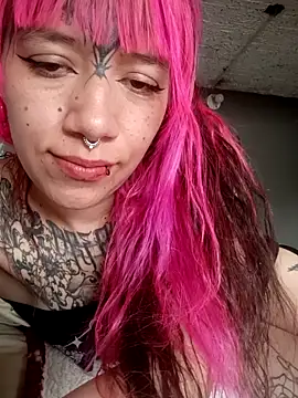 Snapshot of Meganhynde chatting on 09.19.25 Meganhynde online show from 09.19.25