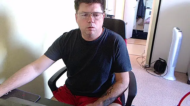 Snapshot of blueandwhite1 chatting on 10.21.25 blueandwhite1 online show from 10.21.25