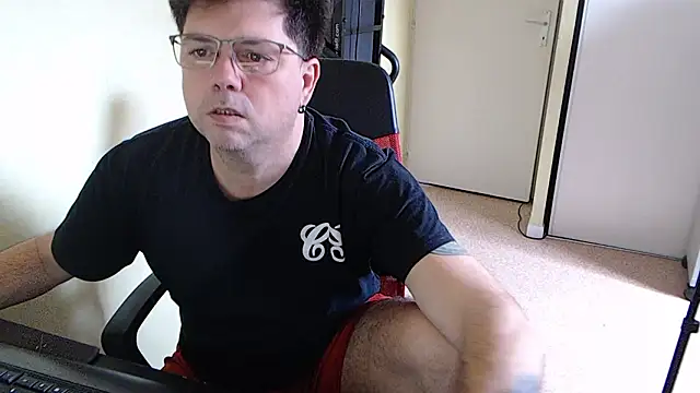 Snapshot of blueandwhite1 chatting on 02.01.26 blueandwhite1 online show from 02.01.26