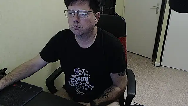 Snapshot of blueandwhite1 chatting on 02.10.26 blueandwhite1 online show from 02.10.26