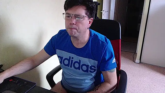 Snapshot of blueandwhite1 chatting on 02.17.26 blueandwhite1 online show from 02.17.26