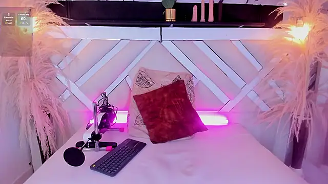 Zoe-Johnson  online show from 03.12.26