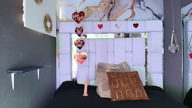 Samantha-Colins  online show from 09.17.25