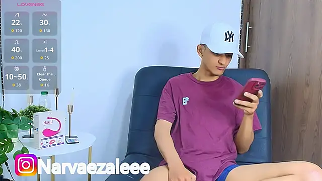 Snapshot of AlejandroLoouis chatting on 11.28.25 AlejandroLoouis online show from 11.28.25