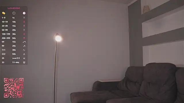 Snapshot of DreamyDaisy chatting on 10.24.25 DreamyDaisy online show from 10.24.25