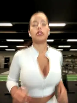 Snapshot of Risky_Workouts chatting on 10.22.25 Risky Workouts online show from 10.22.25