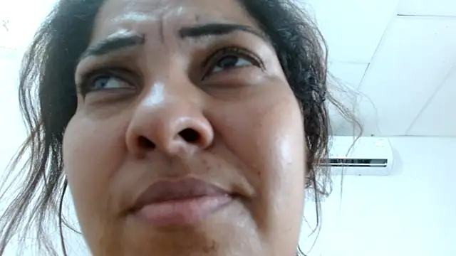 Snapshot of 69smallstar chatting on 11.24.25 69smallstar online show from 11.24.25