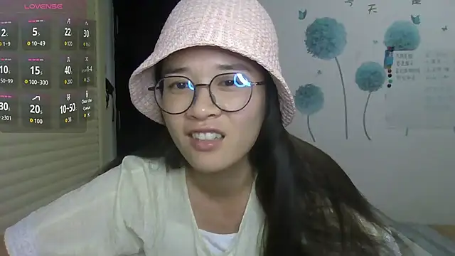 Snapshot of Monice1314 chatting on 10.18.25 Monice1314 online show from 10.18.25