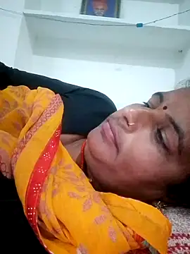 Snapshot of Suhani_hot12 chatting on 11.17.25 Suhani hot12 online show from 11.17.25