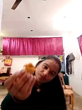 Snapshot of Suhani_hot12 chatting on 12.19.25 Suhani hot12 online show from 12.19.25