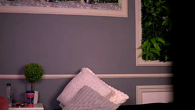 Snapshot of BellaEveX chatting on 11.13.25 BellaEveX online show from 11.13.25