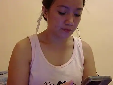 Snapshot of Lovelyclaya chatting on 11.15.25 Lovelyclaya online show from 11.15.25