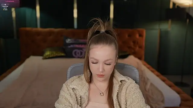 Ella 054 online show from 10.15.25