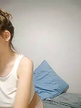 Snapshot of rinabluu chatting on 09.23.25 rinabluu online show from 09.23.25