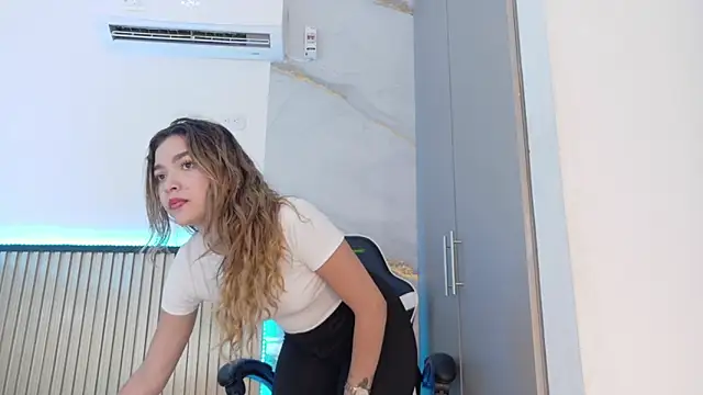 Snapshot of Sammy_Lovee chatting on 10.17.25 Sammy Lovee online show from 10.17.25