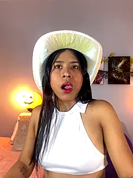 SophieW1 online show from 10.24.25