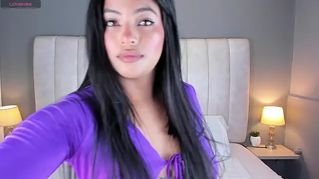 Snapshot of ScarletStarr chatting on 09.25.25 ScarletStarr online show from 09.25.25