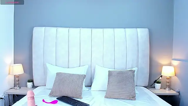 Snapshot of ScarletStarr chatting on 10.24.25 ScarletStarr online show from 10.24.25