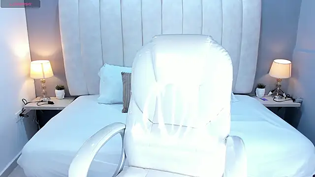 Snapshot of ScarletStarr chatting on 11.19.25 ScarletStarr online show from 11.19.25