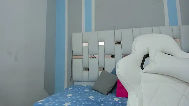 Snapshot of iamCharlotte19 chatting on 09.22.25 iamCharlotte19 online show from 09.22.25