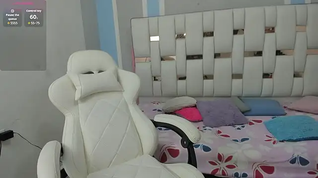 Snapshot of iamCharlotte19 chatting on 11.12.25 iamCharlotte19 online show from 11.12.25