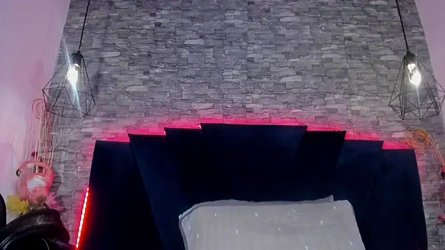 Emily Brown18 online show from 04.16.26