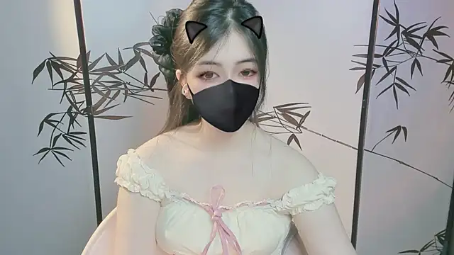 Snapshot of Sparkly_Candy chatting on 10.19.25 Sparkly Candy online show from 10.19.25