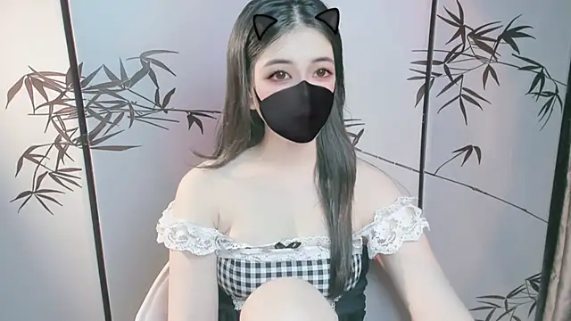 Snapshot of Sparkly_Candy chatting on 11.06.25 Sparkly Candy online show from 11.06.25