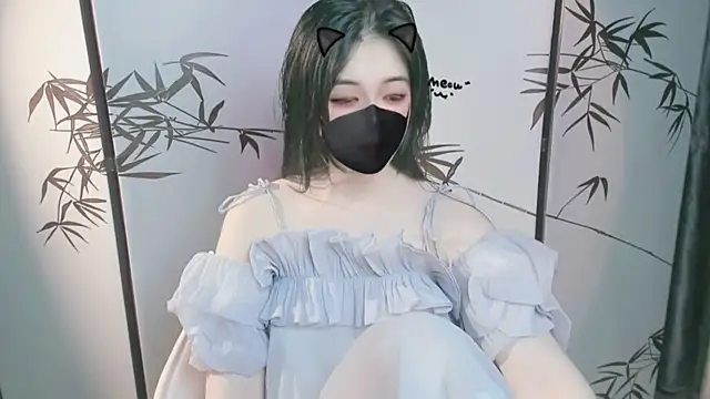 Snapshot of Sparkly_Candy chatting on 11.08.25 Sparkly Candy online show from 11.08.25