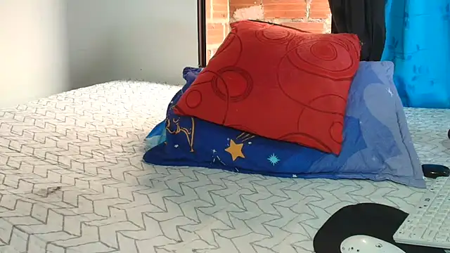 Snapshot of littlemodel chatting on 11.26.25 littlemodel online show from 11.26.25