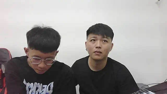 Snapshot of zhu000000 chatting on 04.12.26 zhu000000 online show from 04.12.26