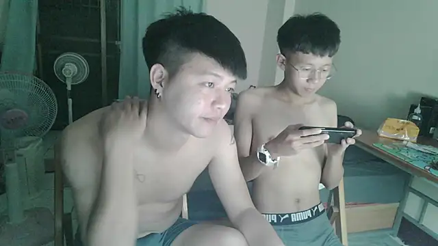 Snapshot of zhu000000 chatting on 04.17.26 zhu000000 online show from 04.17.26