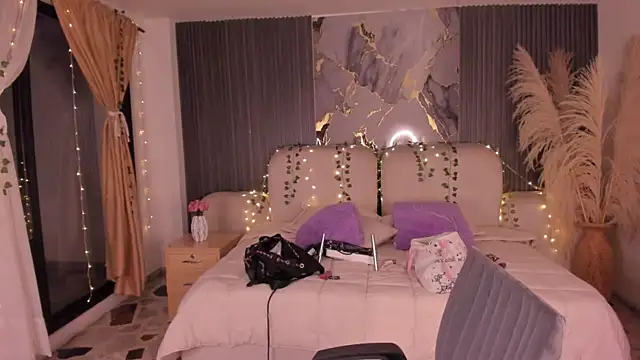 SarahCastro1  online show from 03.27.26